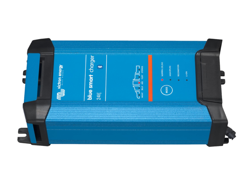 VICTRON Caricabatterie BlueSmart IP 22 12 V / 20 A / 3 uscite di carica BPC122044002 solo 154,95 € | SVB
