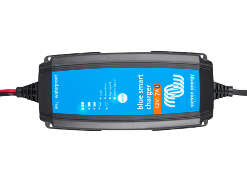 Blue Smart IP65s Charger 12/4(1) 230V CEE 7/17 Retail - Chargeurs pour  batteries solaires - BatterySet
